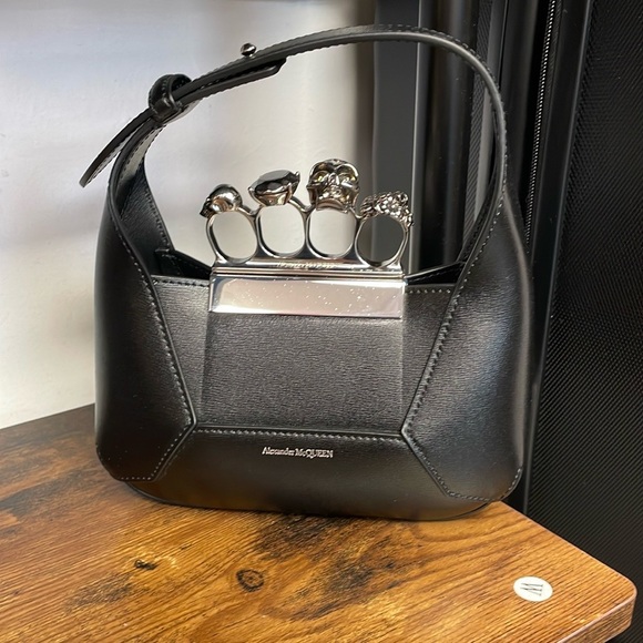 Alexander McQueen Black Leather Knuckle Clutch - Picture 2 of 7